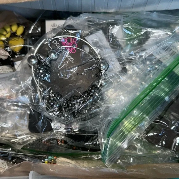 BUNDLE 100 pieces of assorted paparazzi jewelry - Picture 1 of 4